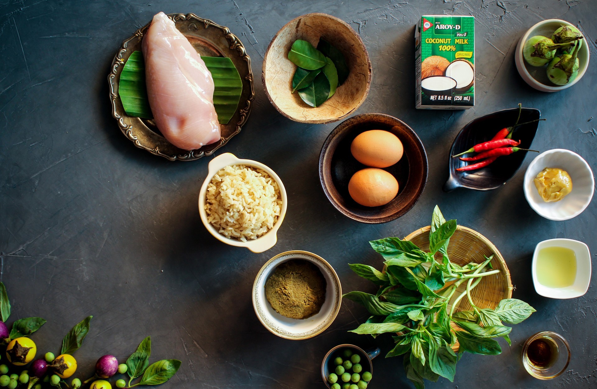 ส่วนผสมเมนูข้าวผัดแกงเขียวหวานอกไก่ห่อไข่