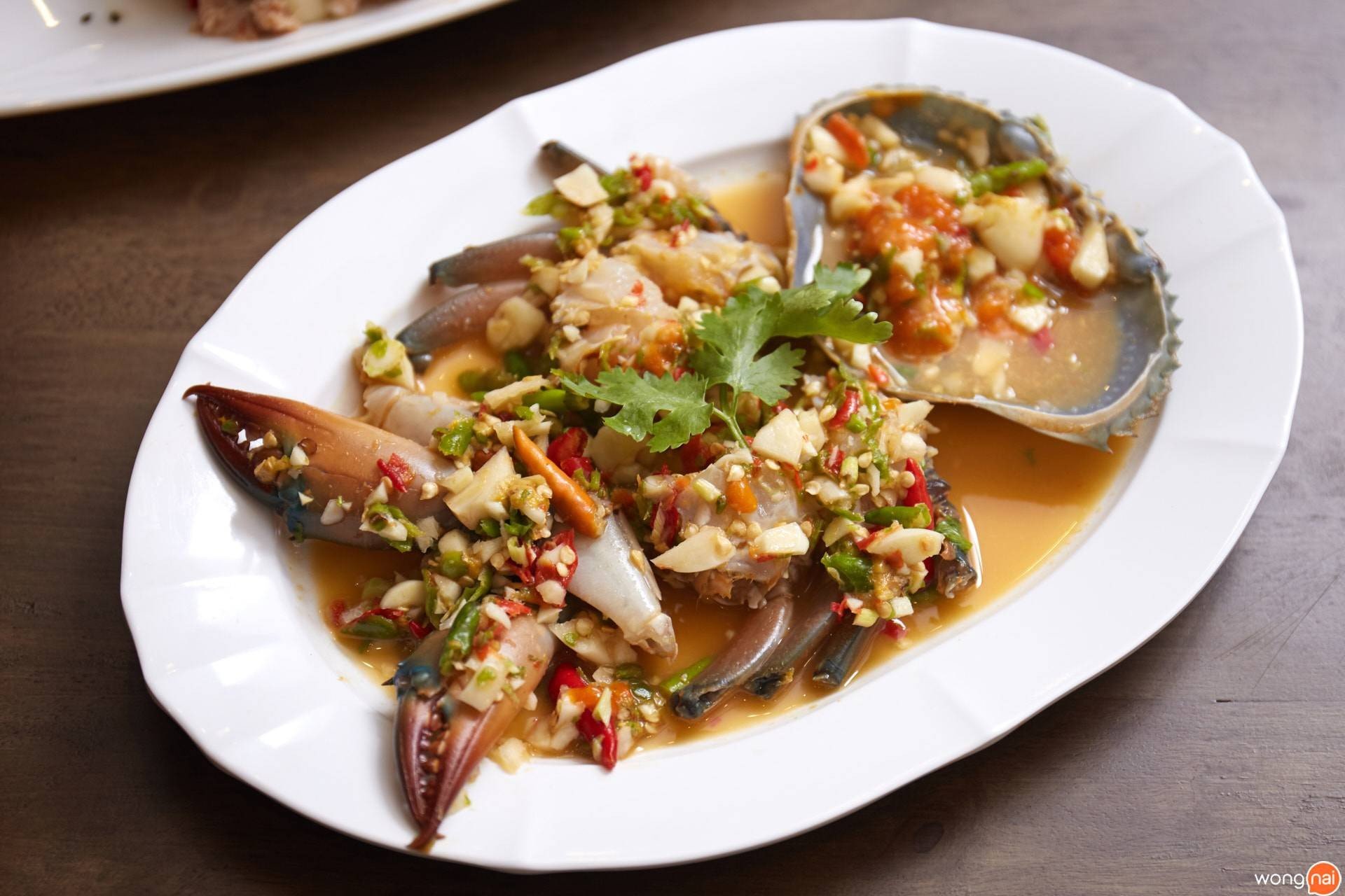 เมนู “ยำปูม้าดอง” ของร้าน “Fù SEAFOOD”