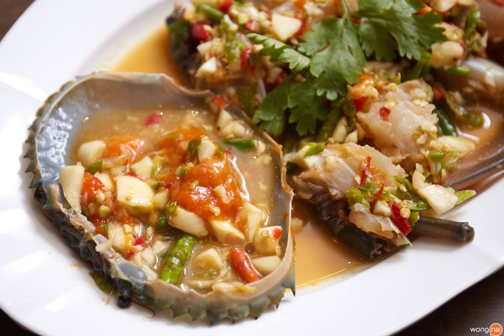 เมนู “ยำปูม้าดอง” ของร้าน “Fù SEAFOOD”