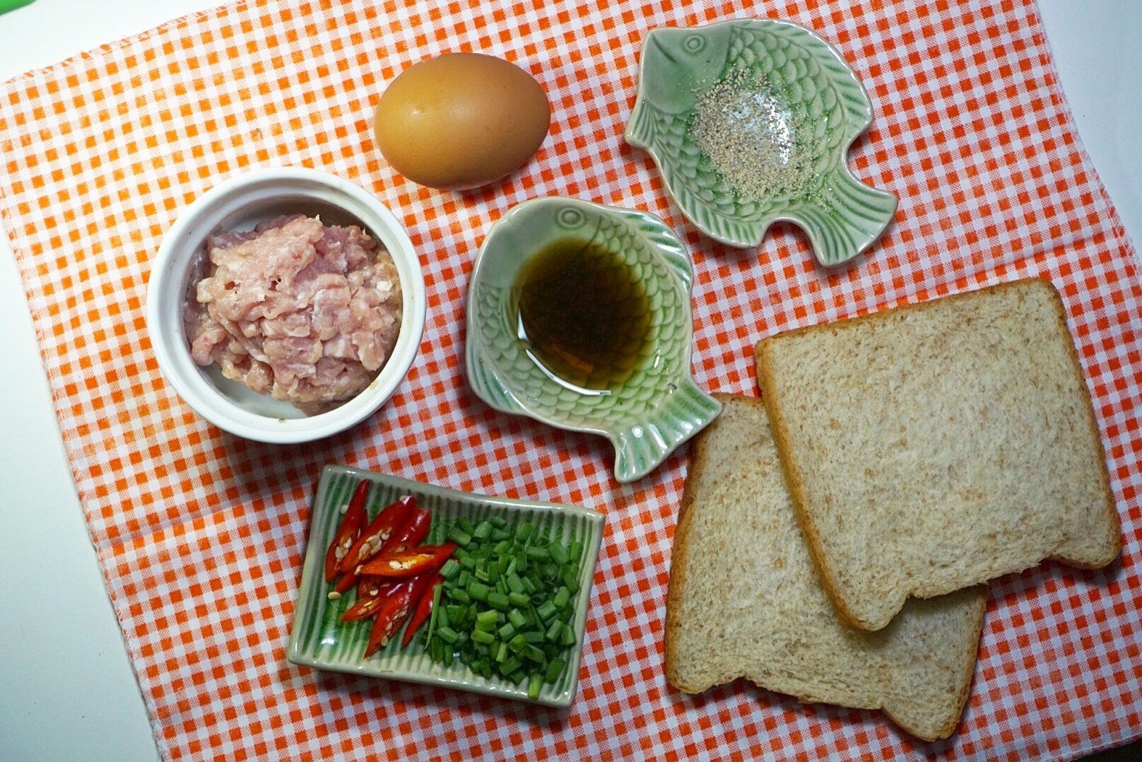 วัตถุดิบเมนู ขนมปังหน้าหมู