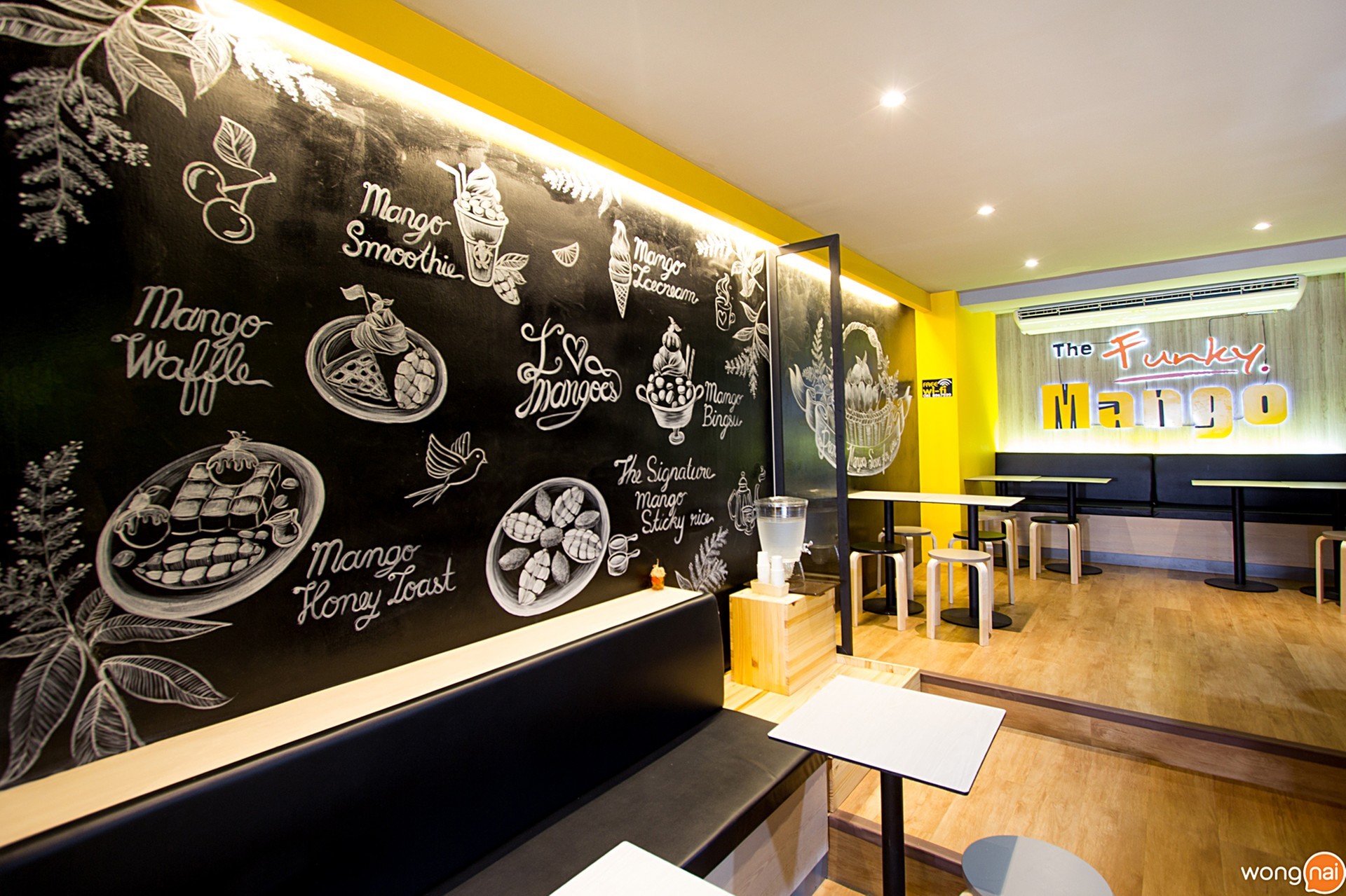 บรรยากาศภายในร้าน The Funky Mango หาดใหญ่
