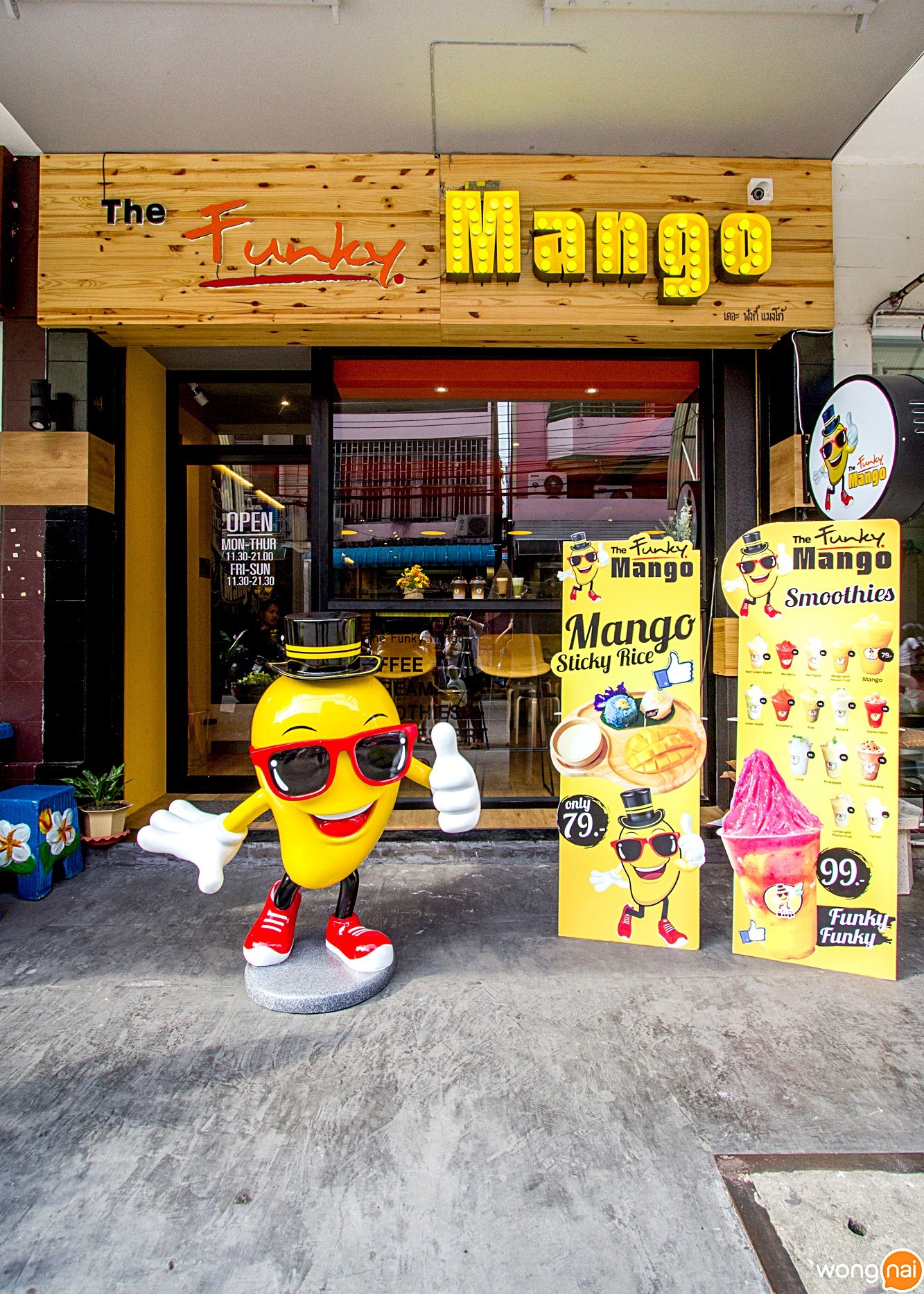 บรรยากาศหน้าร้าน The Funky Mango หาดใหญ่