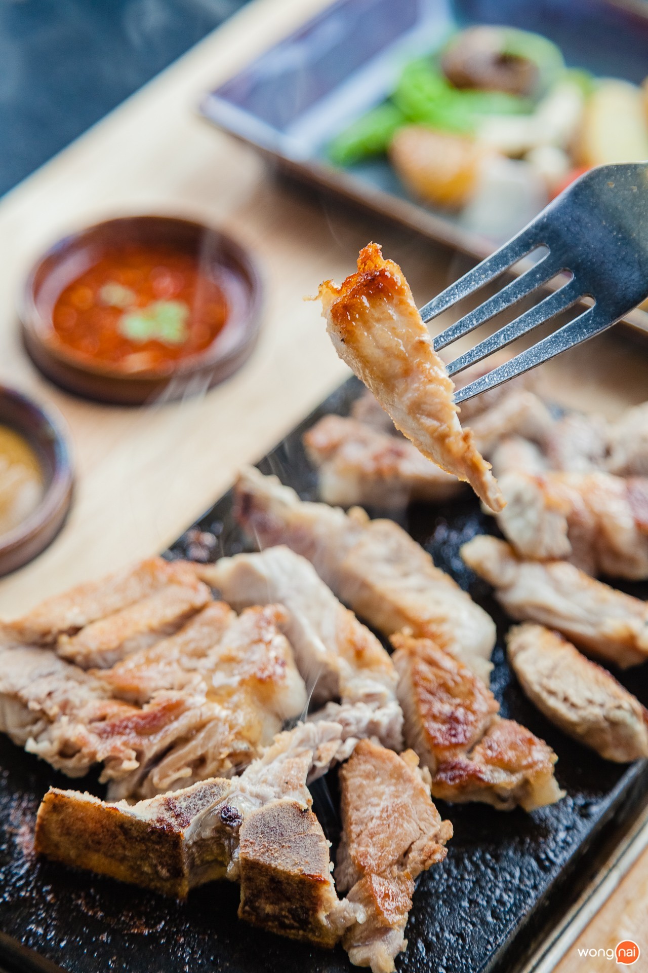 เมนู “Hot Stong Kurobuta Pork Chop” ของร้าน “Twilight Sky” @The SiS KATA