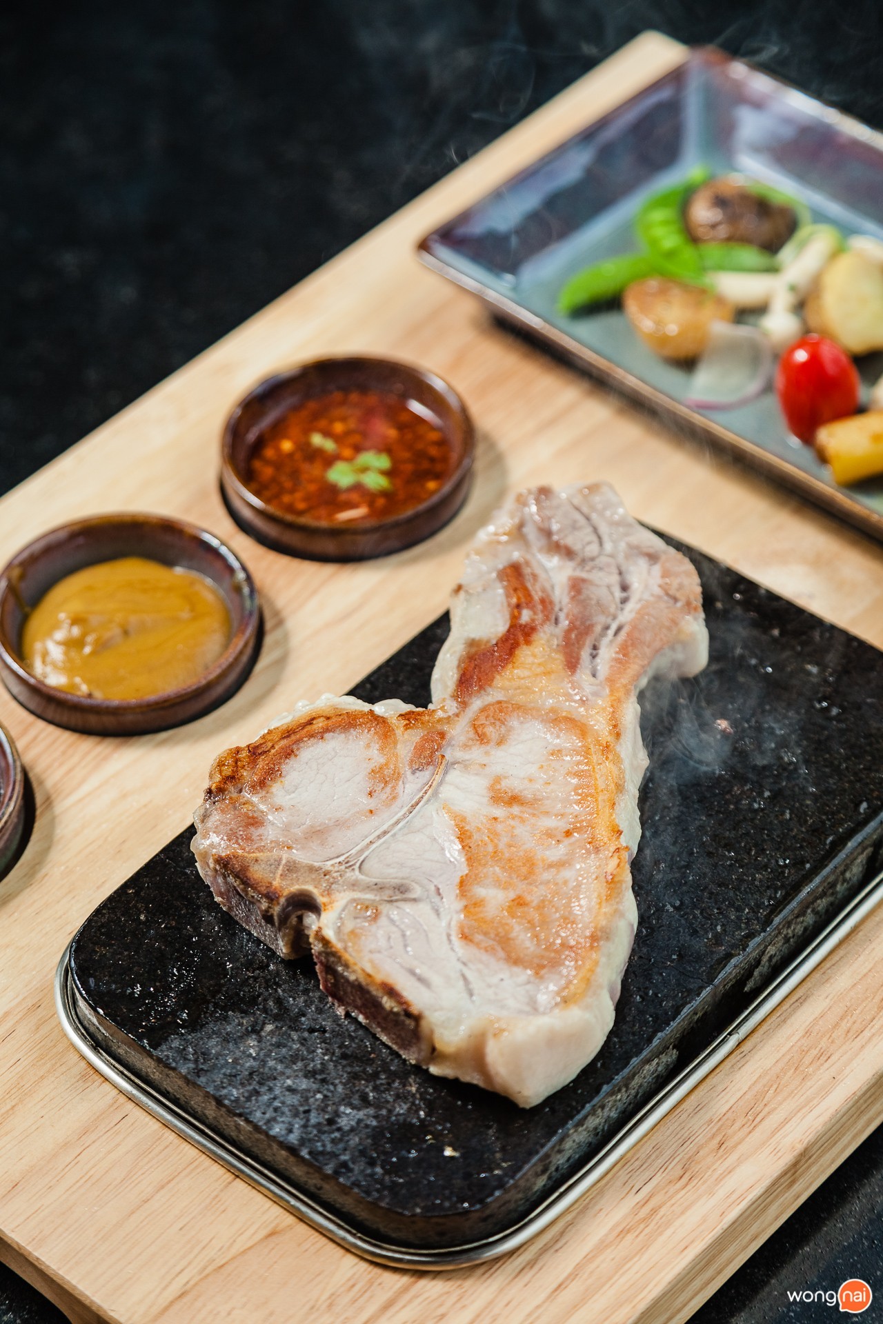เมนู “Hot Stong Kurobuta Pork Chop” ของร้าน “Twilight Sky” @The SiS KATA