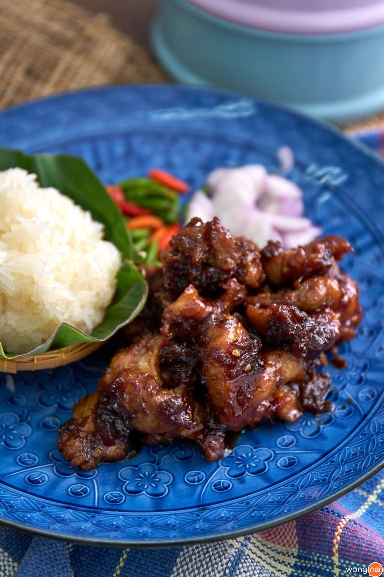 หมูทอดคลุกน้ำปลาหวาน ของร้าน น้ำปลาหวานหลานหลง