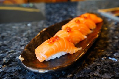 Salmon Garlic ราน Kouen Sushi Bar Empire Tower Wongnai