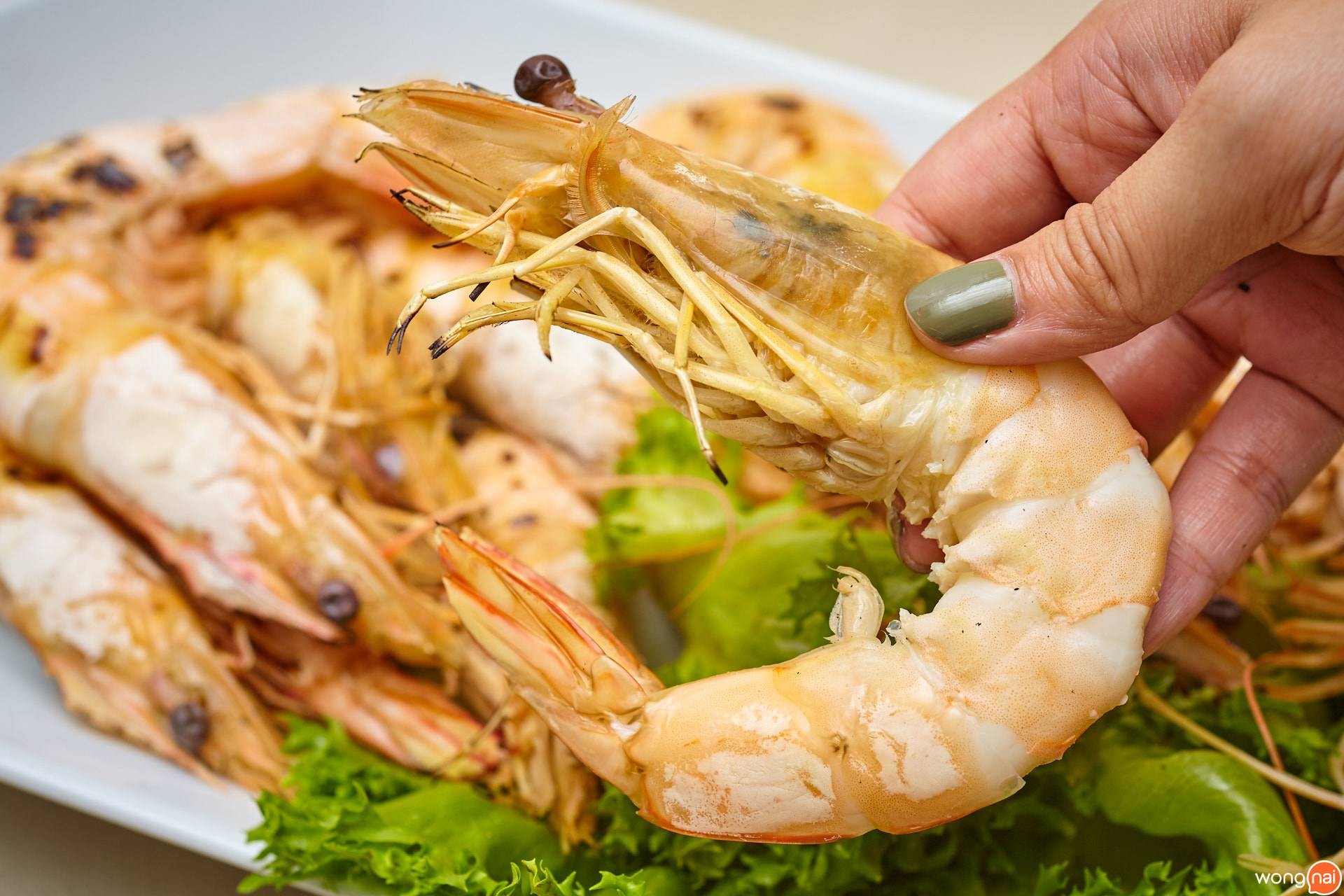 เมนู “กุ้งแชบ๊วยเผา” ของร้าน “นครสมุทรซีฟู้ด”