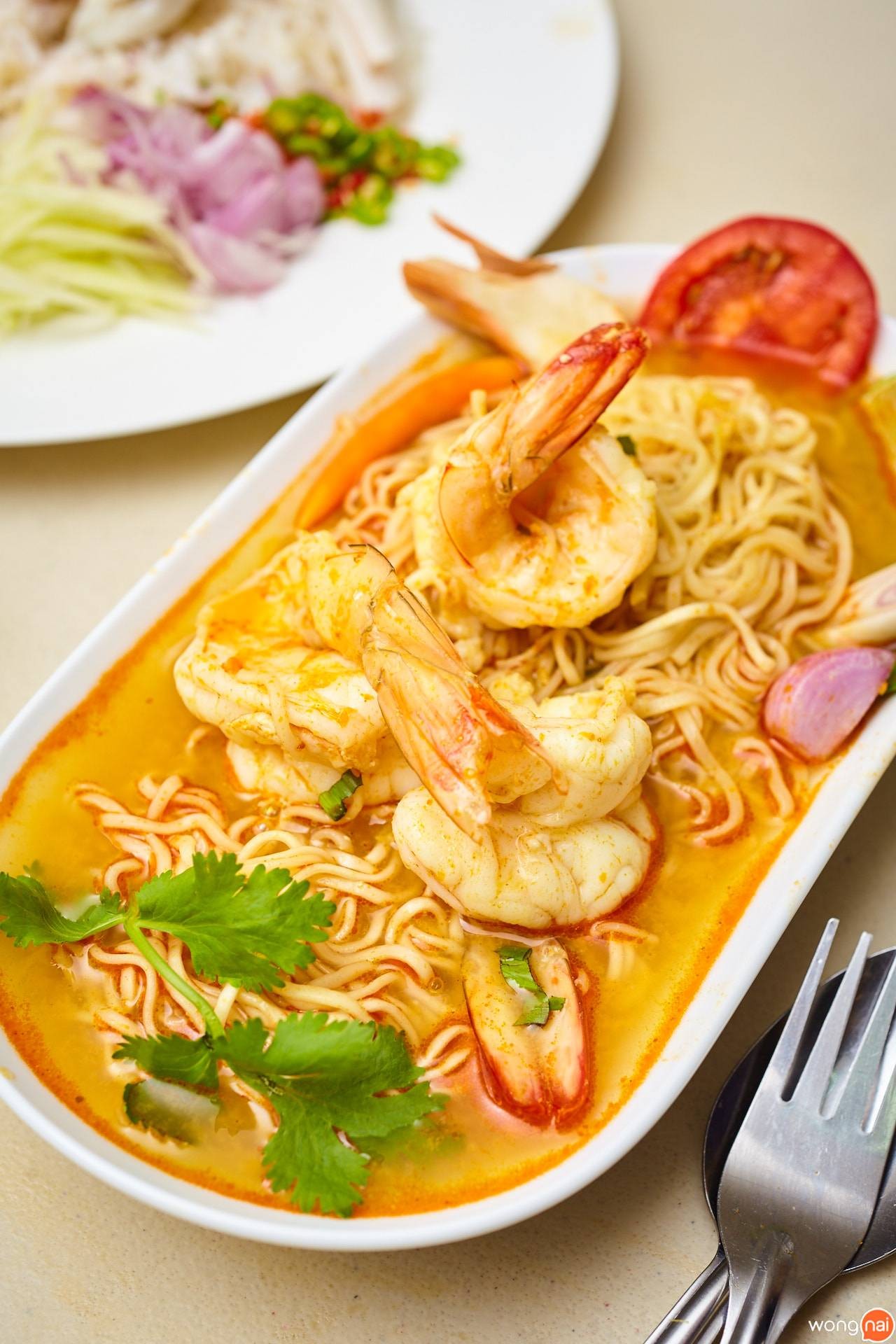 เมนู “มาม่าต้มยำกุ้งจริงๆ” ของร้าน “นครสมุทรซีฟู้ด”