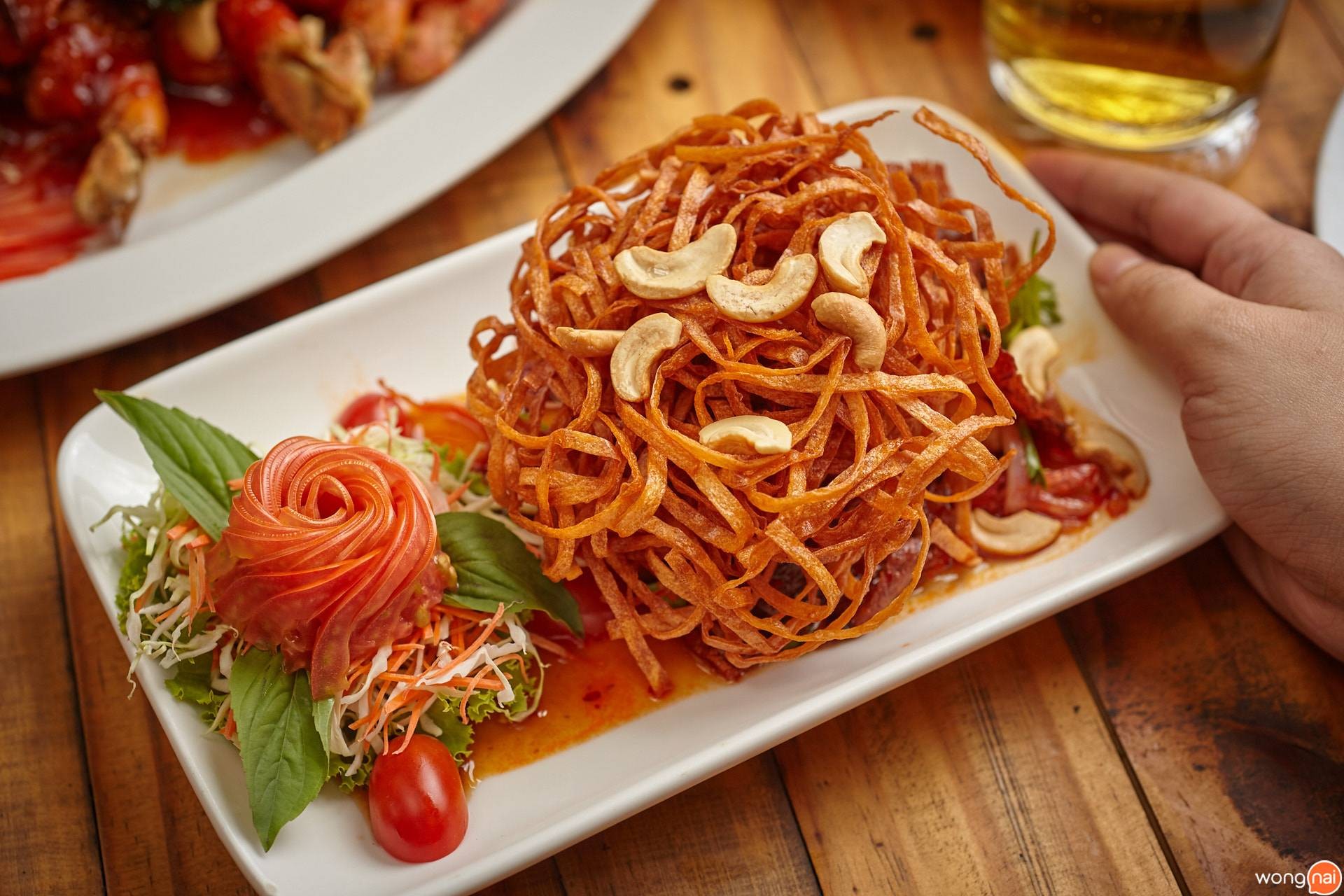 เมนู “ยำเดอะกาเรต” ของร้าน "The Garret Grill Bar & Restaurant"
