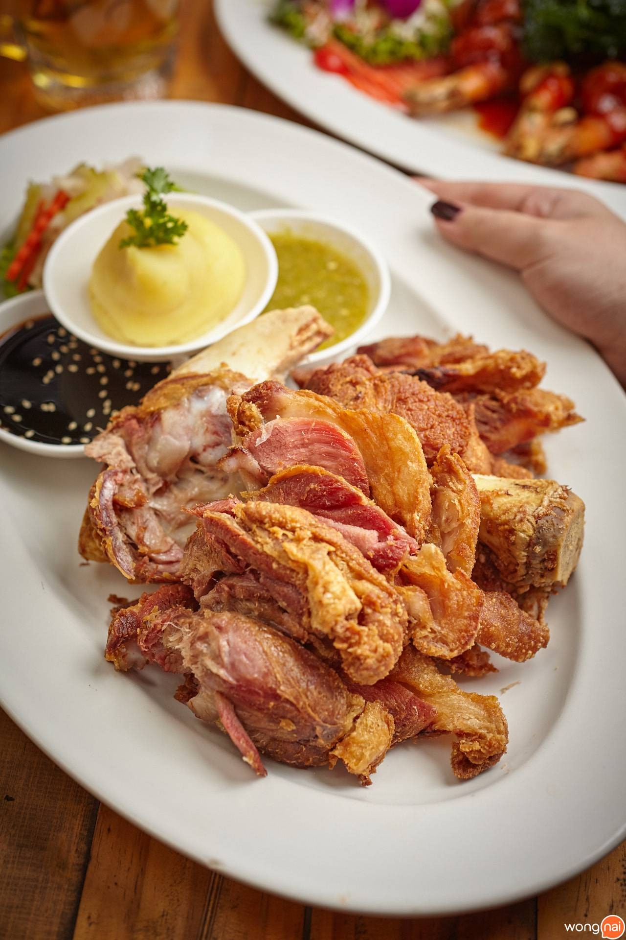 เมนู “ขาหมูเยอรมัน” ของร้าน "The Garret Grill Bar & Restaurant"