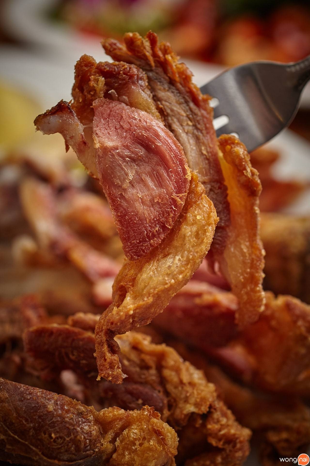 เมนู “ขาหมูเยอรมัน” ของร้าน "The Garret Grill Bar & Restaurant"