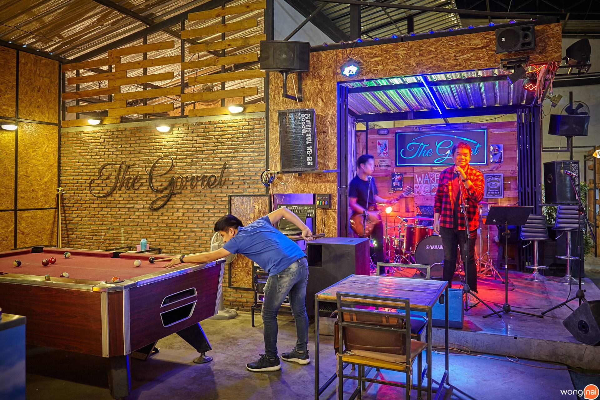 บรรยากาศร้าน The Garret Grill Bar & Restaurant
