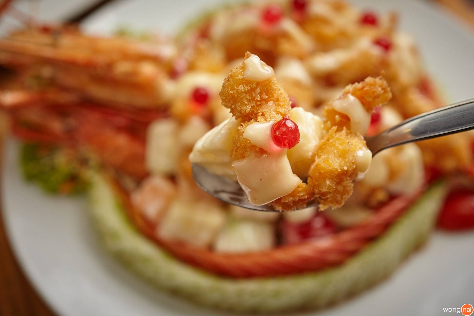 เมนู “กุ้งแม่น้ำทอดครีมสลัด” ของร้าน "The Garret Grill Bar & Restaurant"