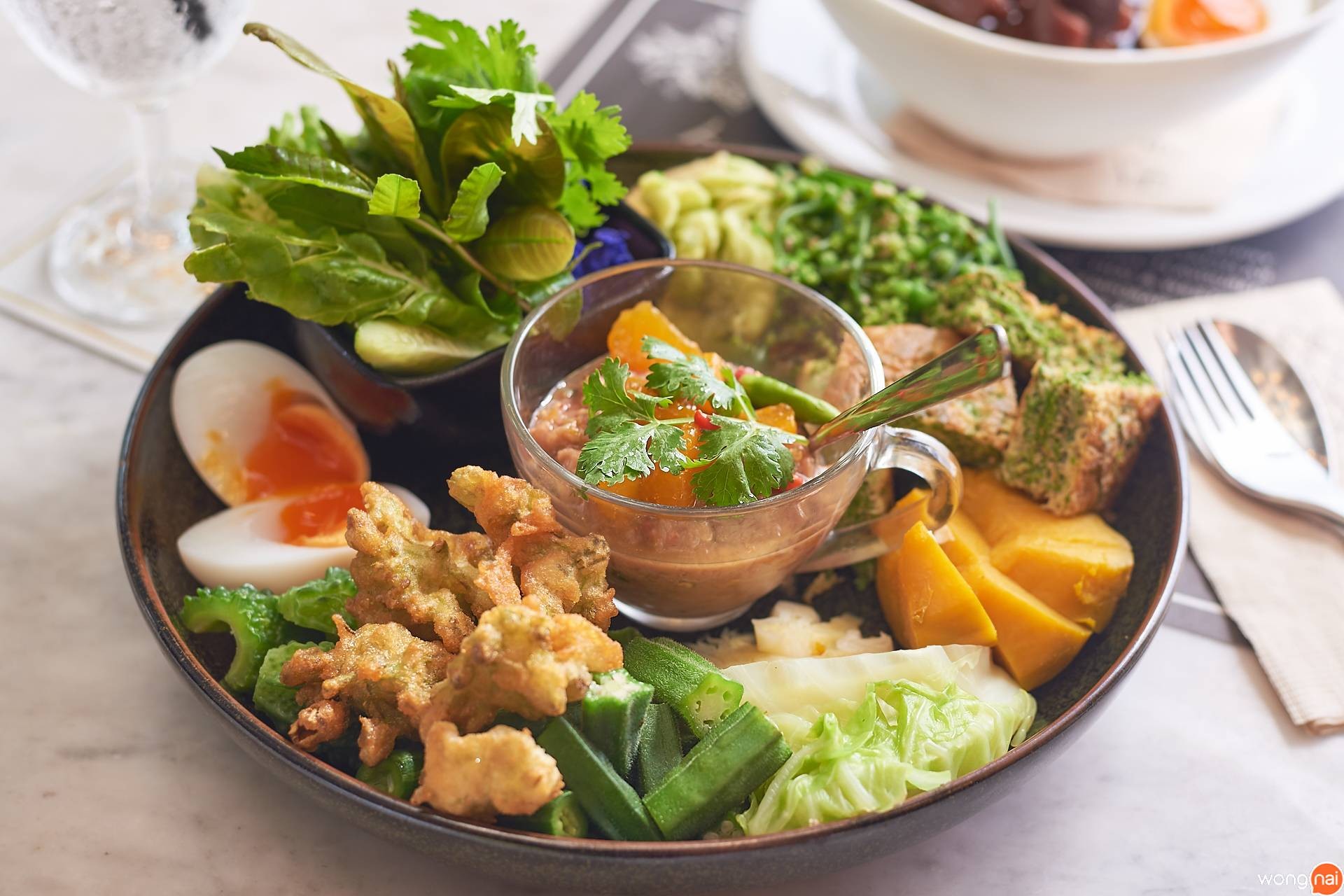 น้ำพริกกะปิส้มเขียวหวาน ของร้าน กับข้าว กับปลา ทองหล่อ