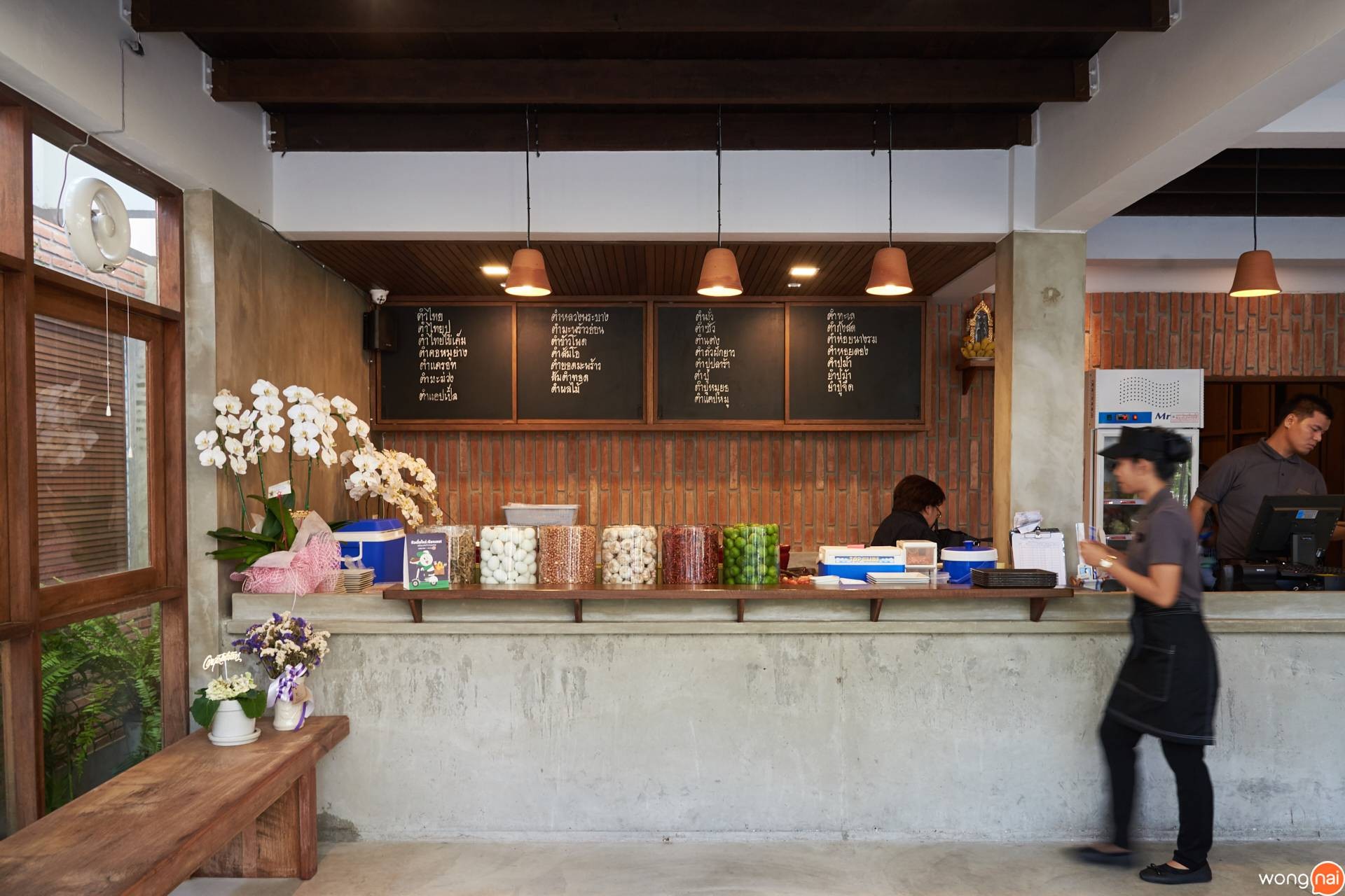 บรรยากาศร้าน บ้านส้มตำ สุขุมวิท