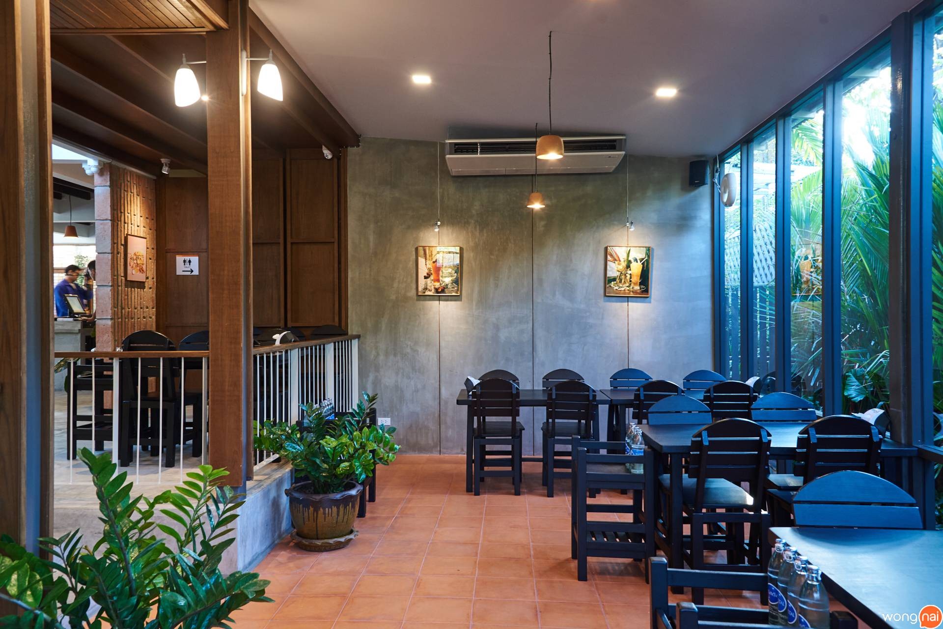 บรรยากาศร้าน บ้านส้มตำ สุขุมวิท