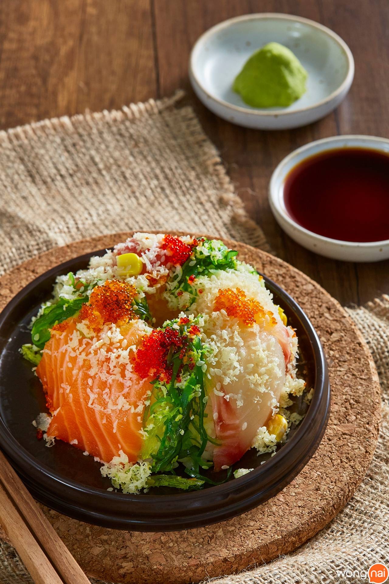 เมนู “โดนัทปลาดิบทรีโอ” ของร้าน SALMONKUN