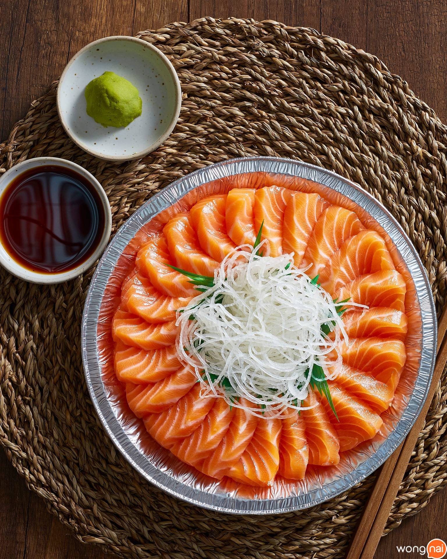 เมนู “ซาชิมิแซลมอน” ของร้าน SALMONKUN