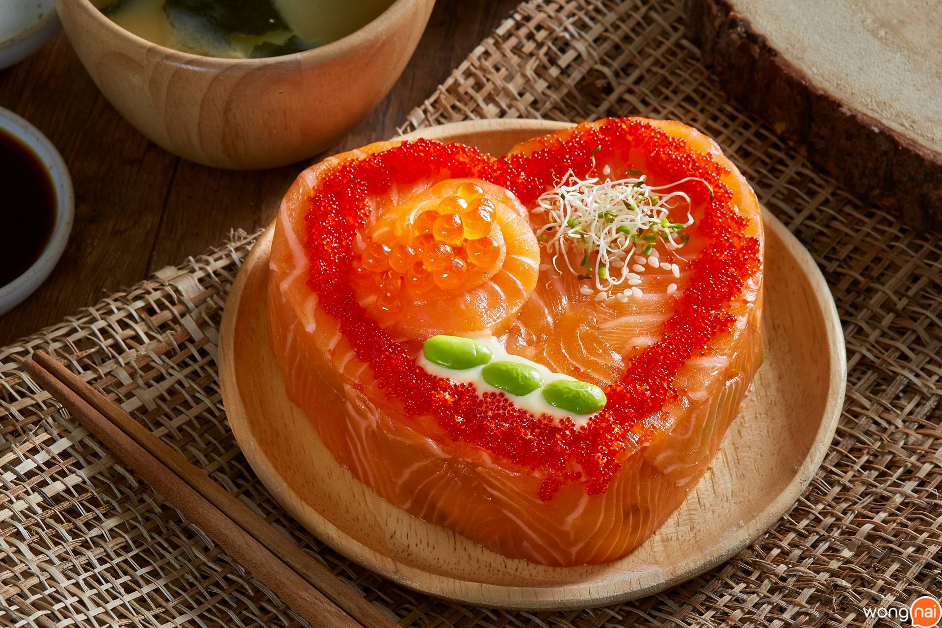 เมนู “เค้กแซลมอนหัวใจ” ของร้าน SALMONKUN