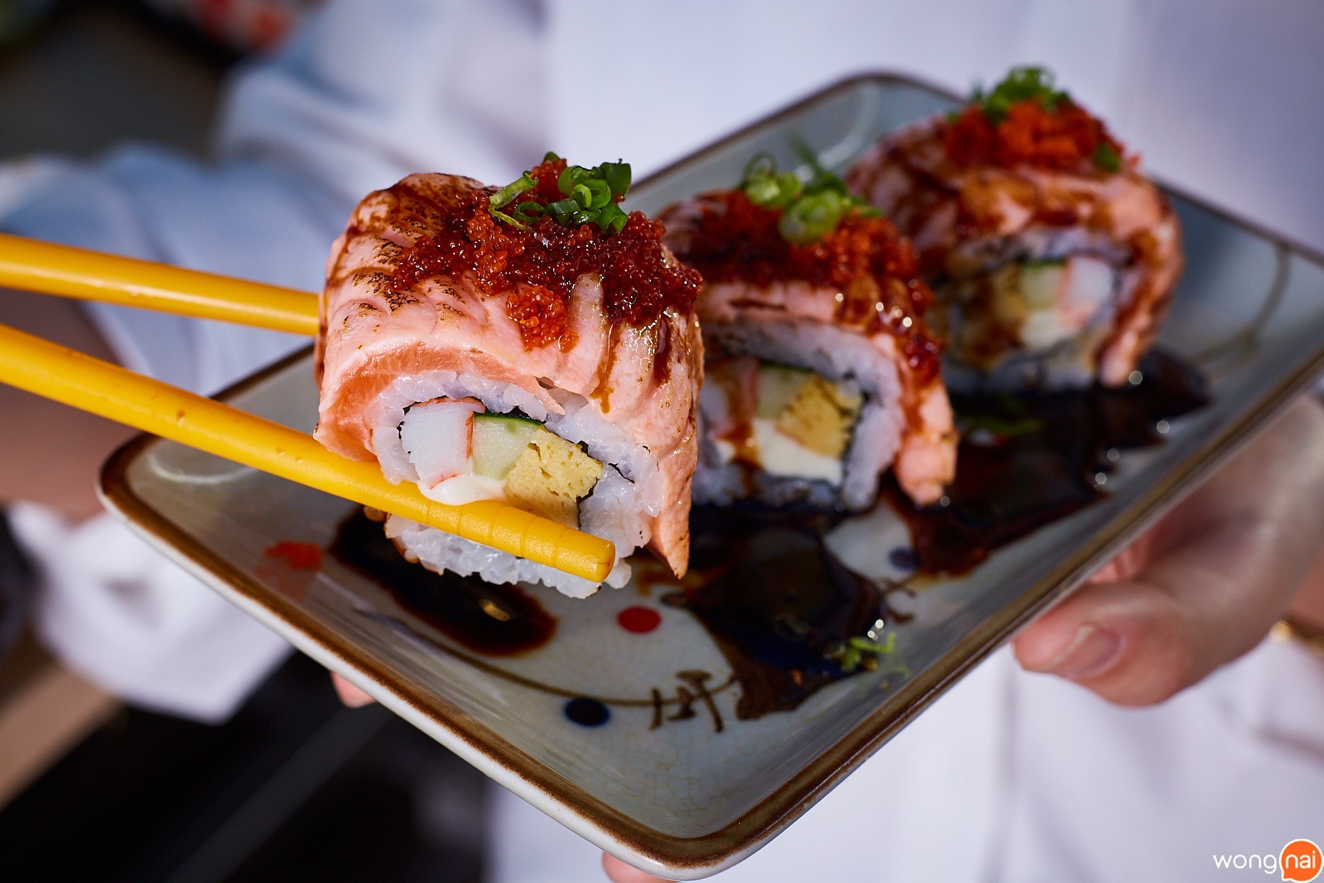 "แซลมอนชีสโรลล์" ของร้าน Box 35 Nabe & Teppanyaki