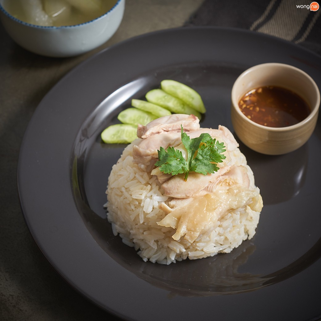 ข้าวมันไก่ตกแต่งด้วยผักชี