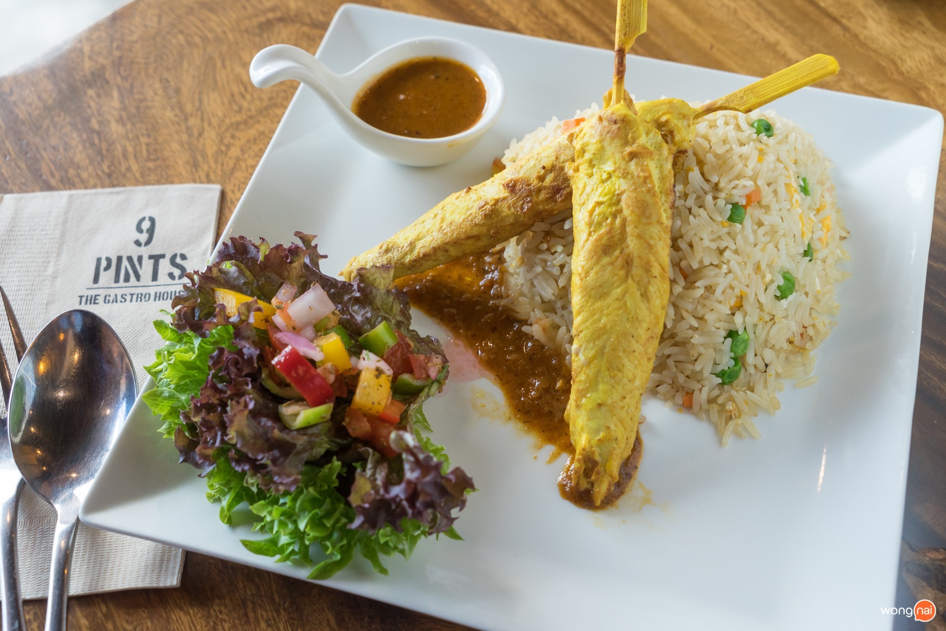 เมนู ข้าวผัดนายไพน์ ร้าน 9 Pints The Gastro House นครสวรรค์