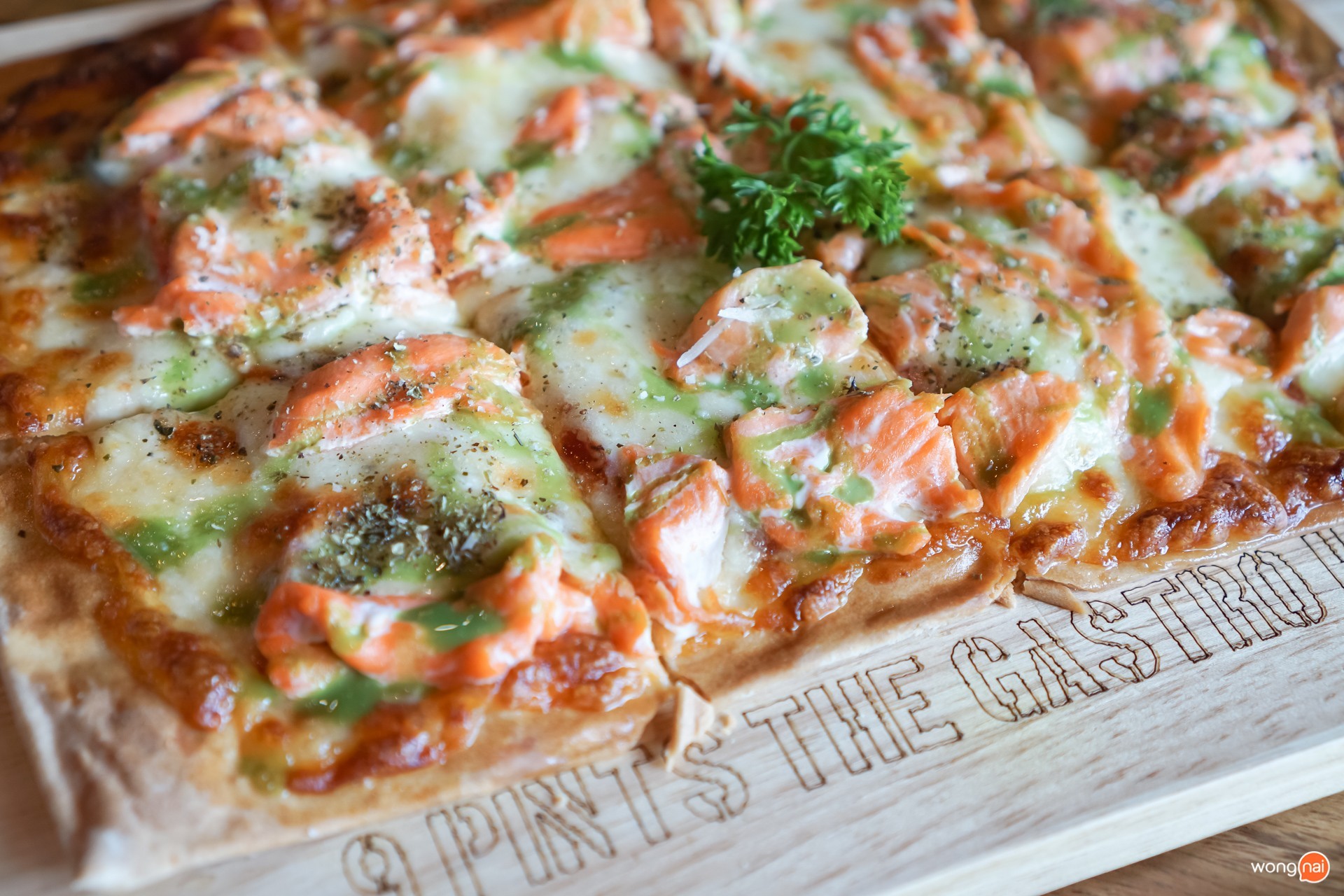 เมนู พิซซ่าแซลมอนวาซาบิ ร้าน 9 Pints The Gastro House นครสวรรค์