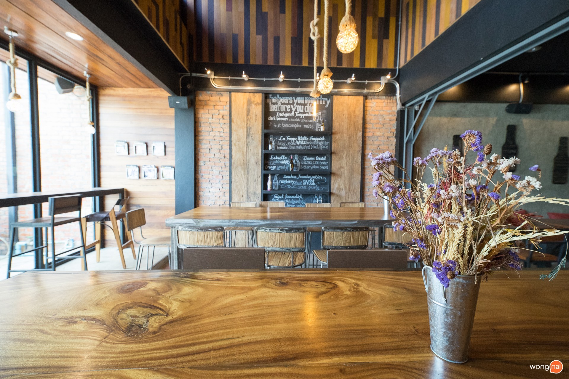 บรรยากาศร้าน 9 Pints The Gastro House นครสวรรค์