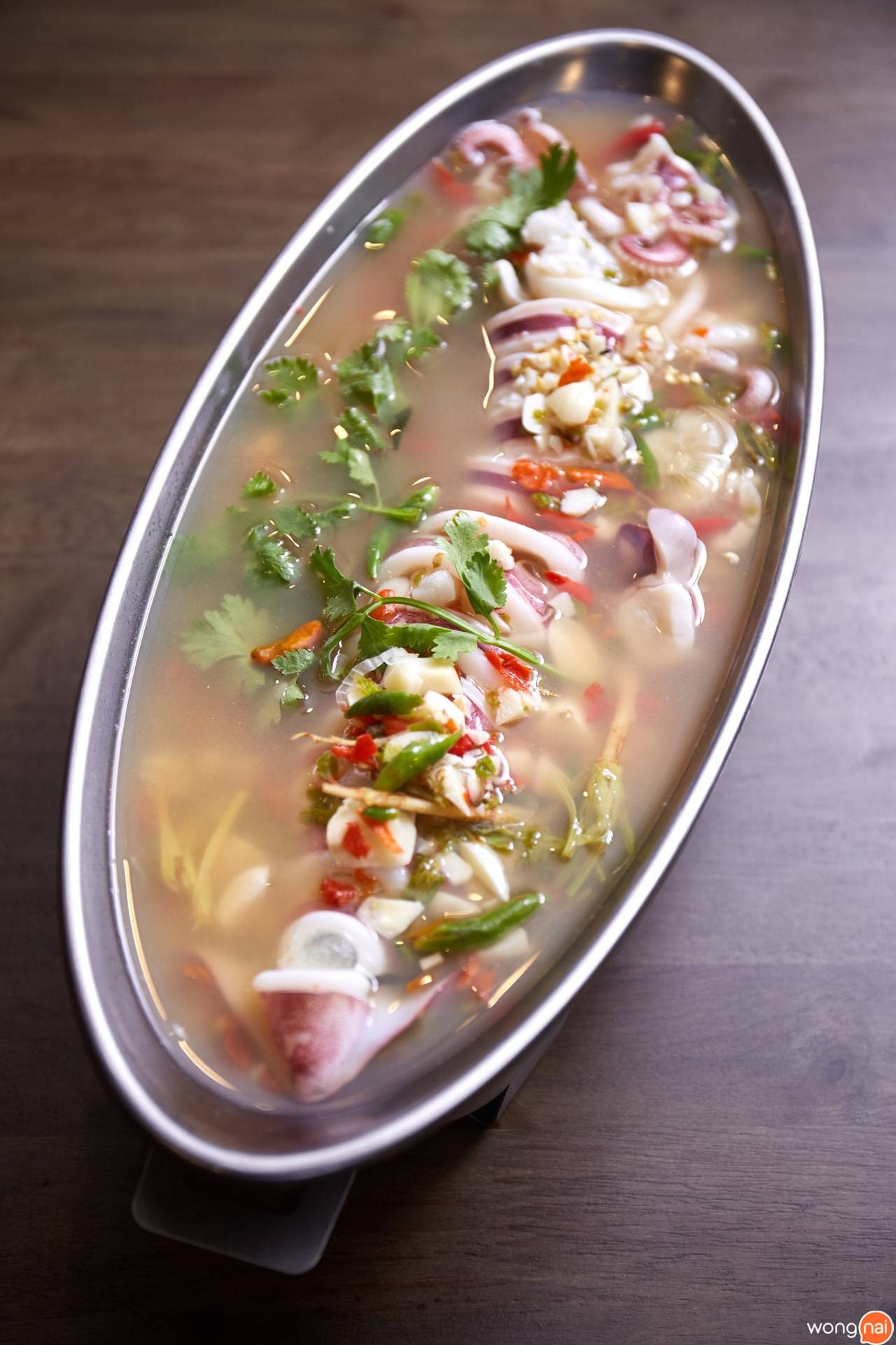 เมนู “ปลาหมึกนึ่งมะนาว” ของร้าน “Fù SEAFOOD”