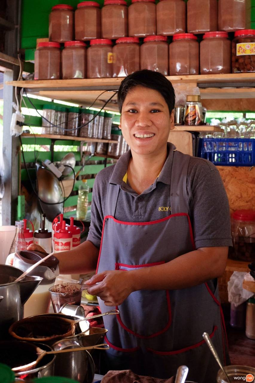 พี่เขียดเจ้าของร้าน กาแฟโบราณเขียดเขียว ขอนแก่น