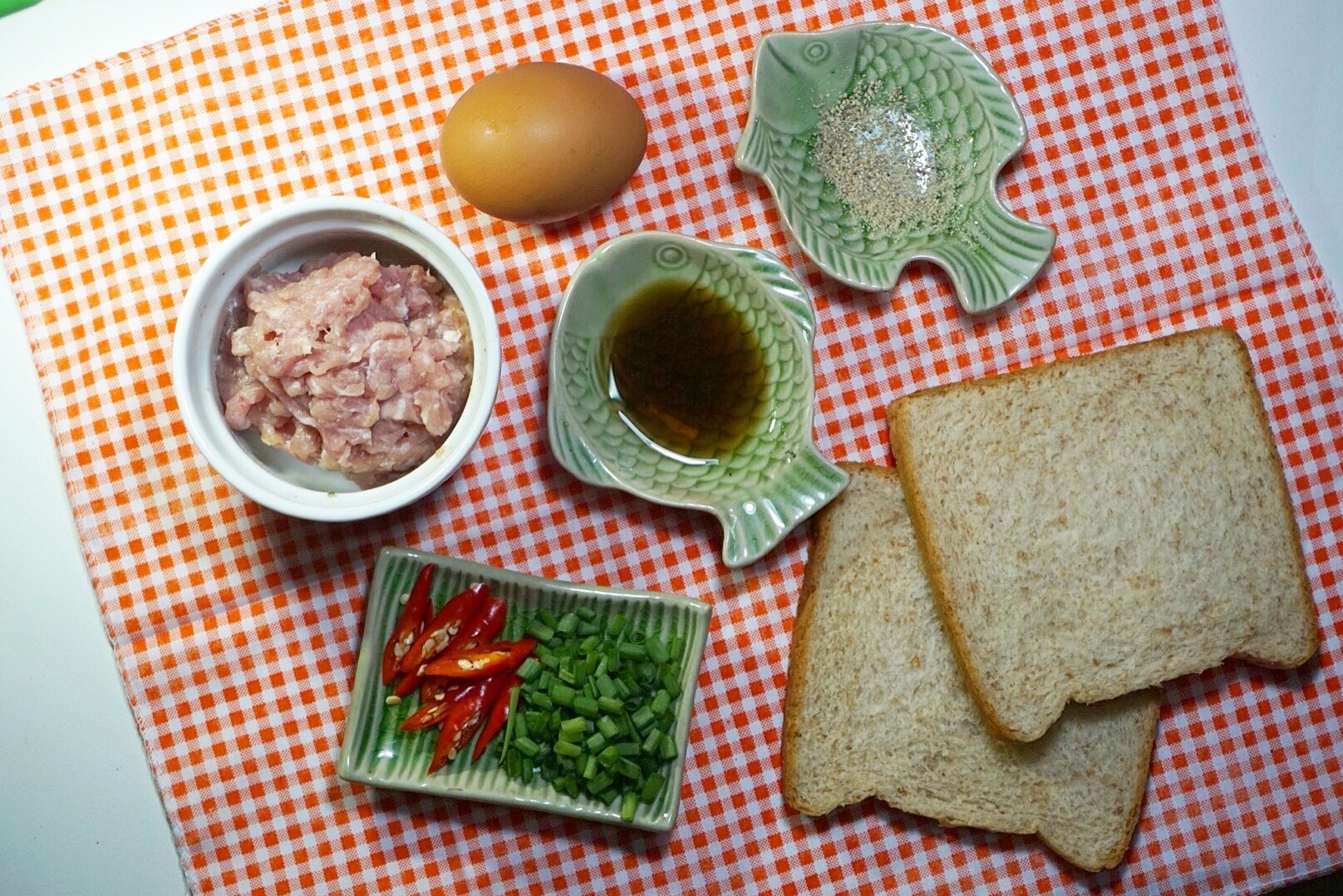 วัตถุดิบเมนู ขนมปังหน้าหมู