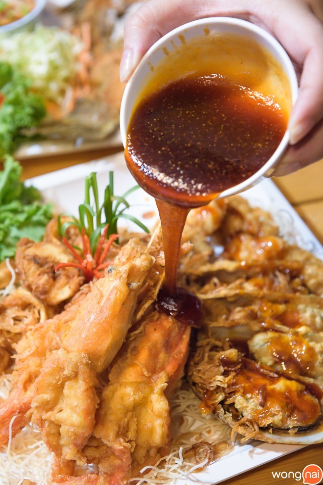 เมนู ทะเลกรอบราดซอสมะขาม ร้าน เจ๊หนูโคตรอร่อย