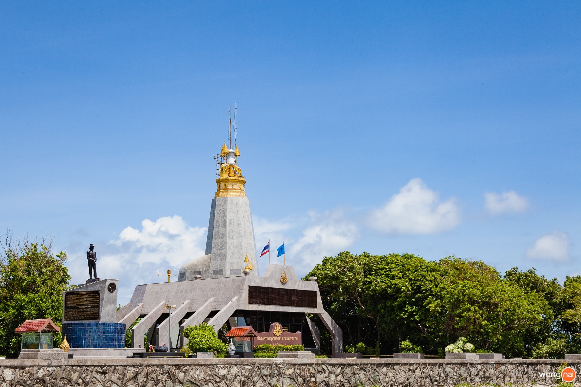 ประภาคารกาญจนาภิเษกแหลมพรหมเทพ