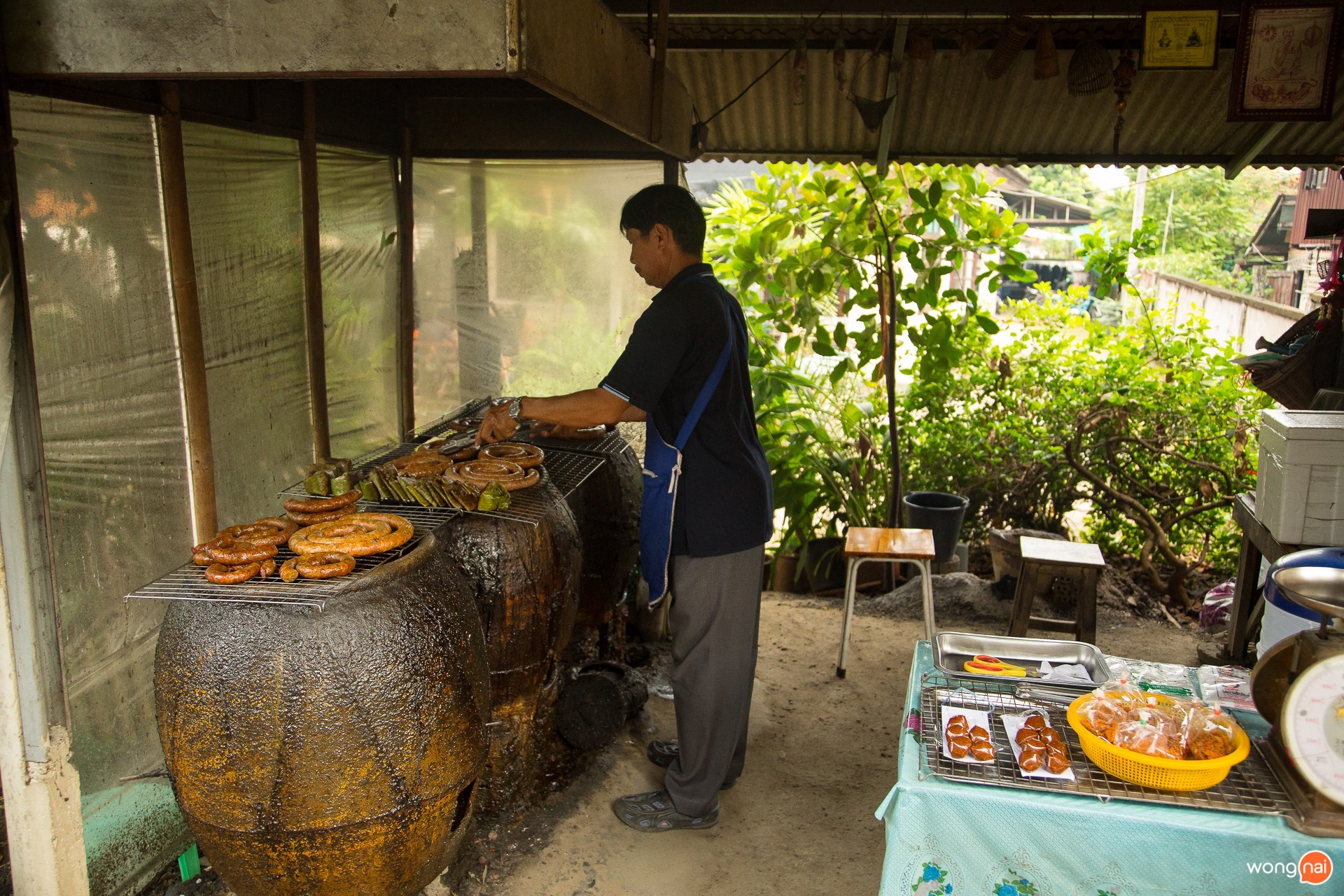 บรรยากาศ ร้าน ไส้อั่วย่างโอ่ง