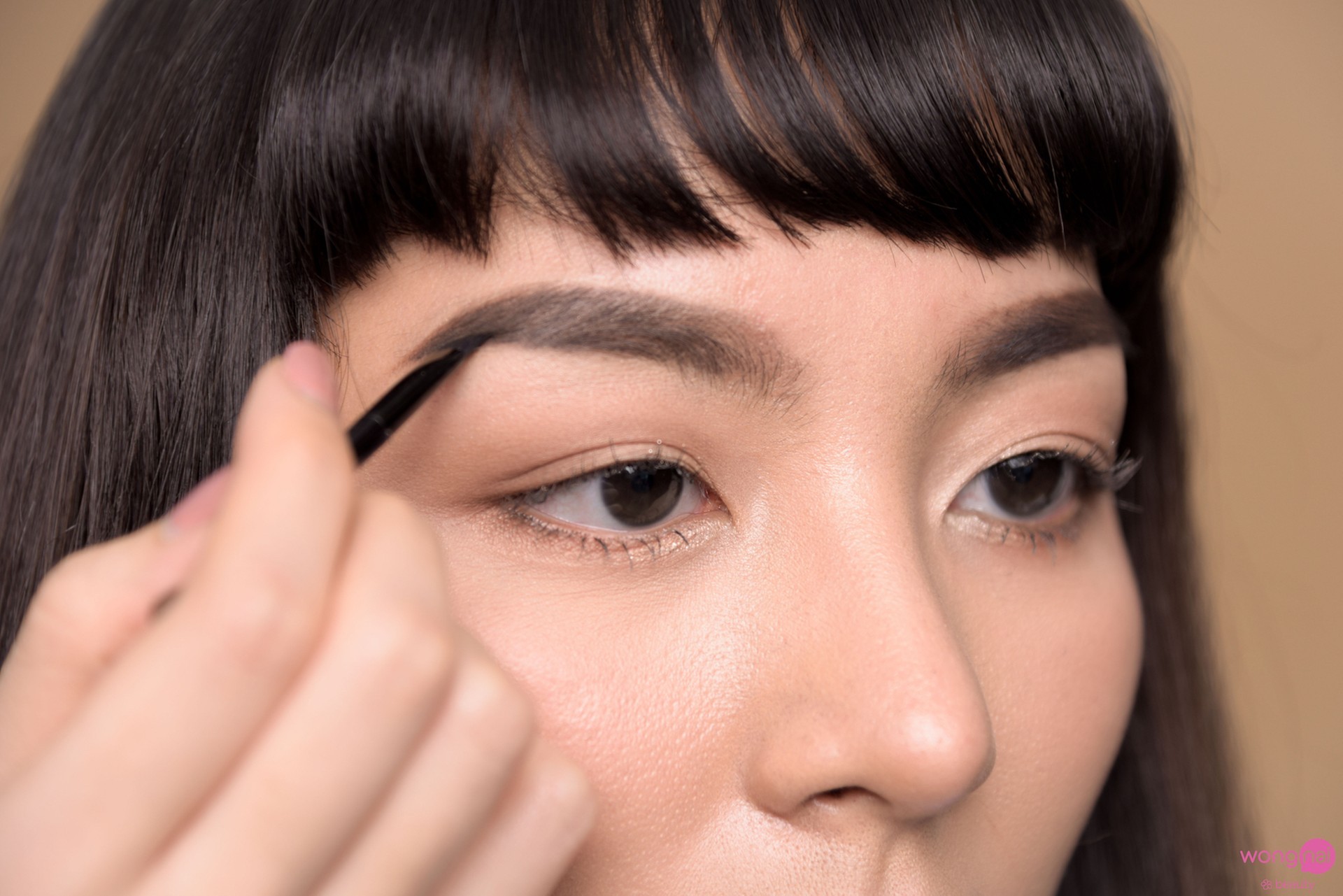 'เขียนคิ้ว' ให้แมตช์กับ 'สีผม' จบได้ในตลับเดียว