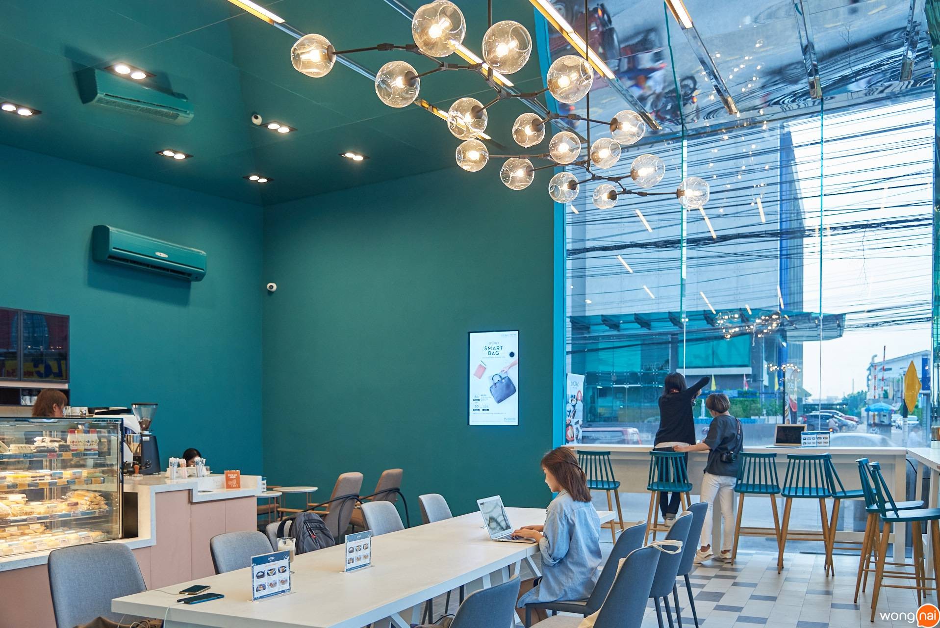 บรรยากาศภายในร้าน D'Oro สาขาลาซาล 38