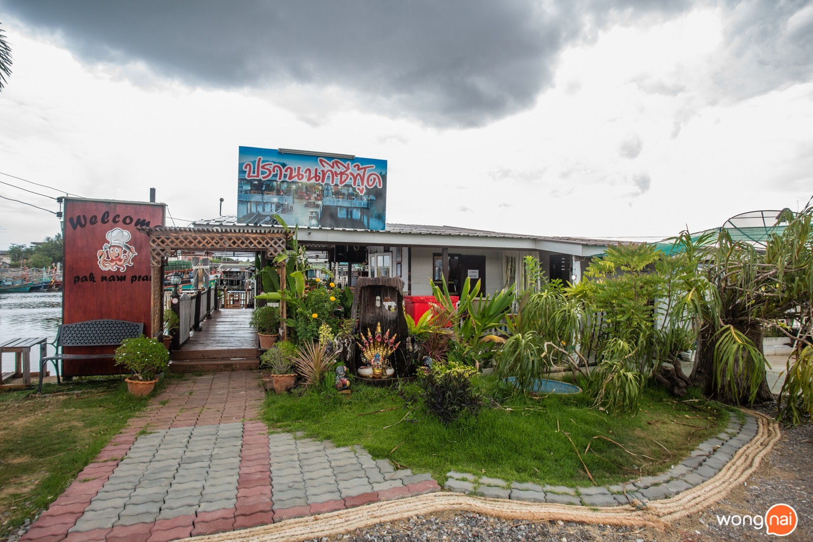 บรรยากาศหน้าร้าน ปรานนที ซีฟู้ด ปราณบุรี