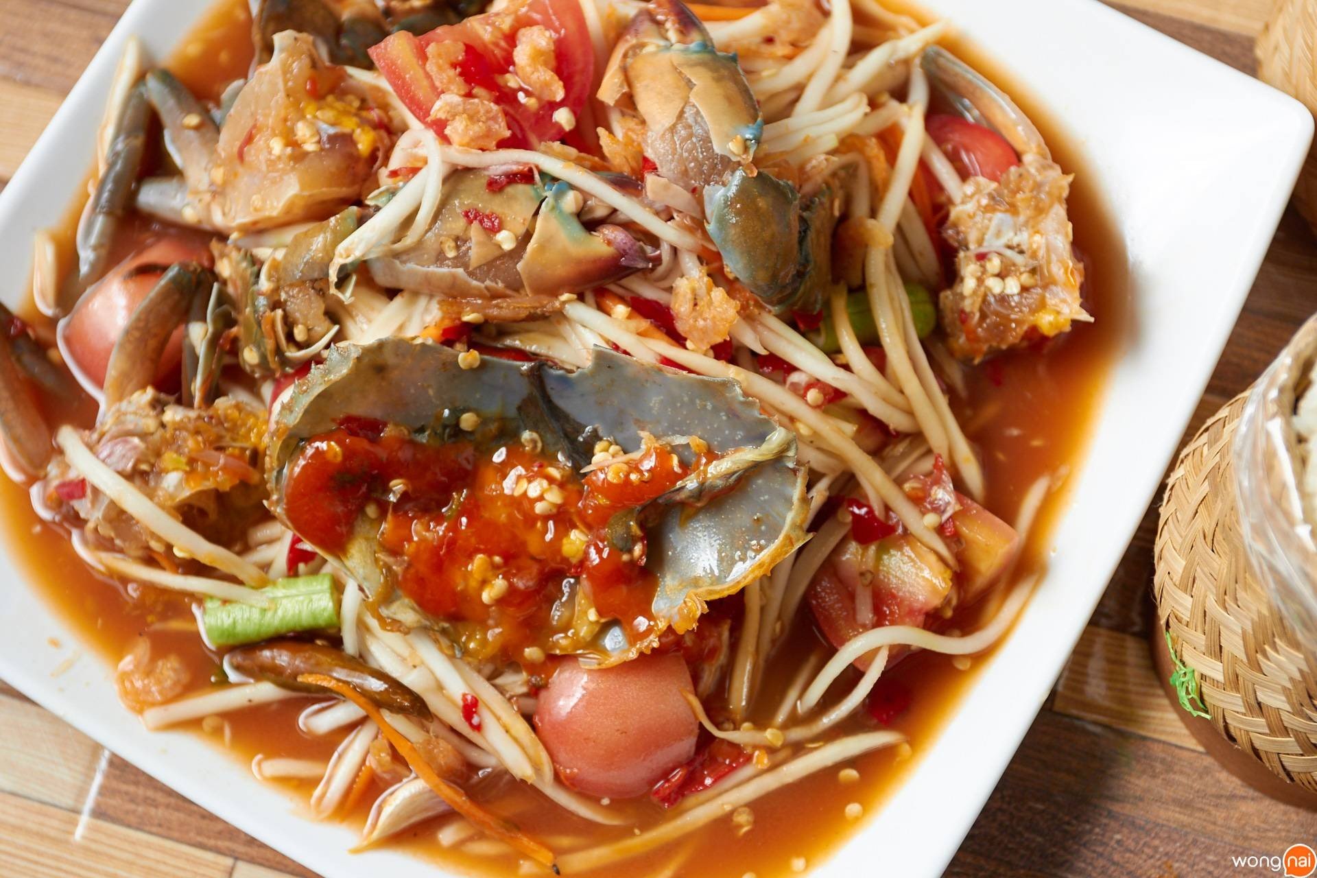 เมนู “ตำปูไข่ดอง” ของร้าน “มะกอตำครองเมือง”