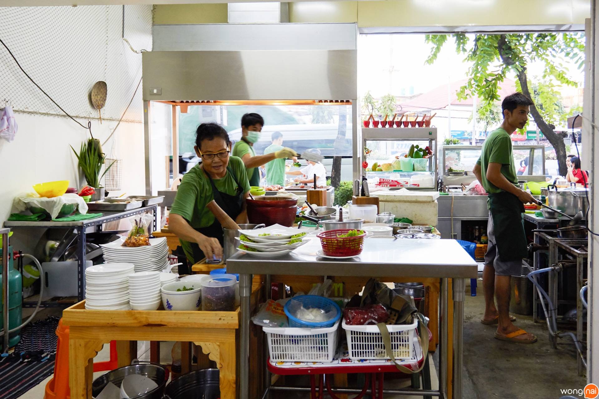 บรรยากาศร้าน “มะกอตำครองเมือง”