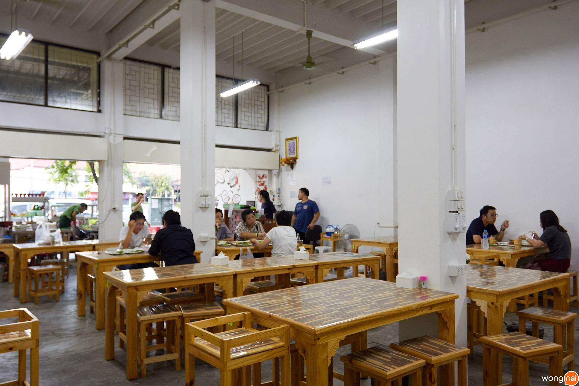บรรยากศร้าน “มะกอตำครองเมือง”