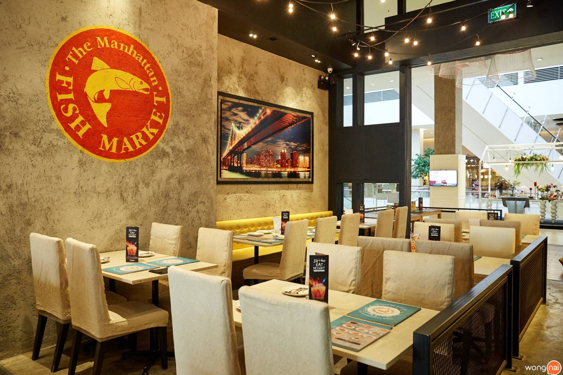 บรรยากาศร้าน The Manhattan Fish Market