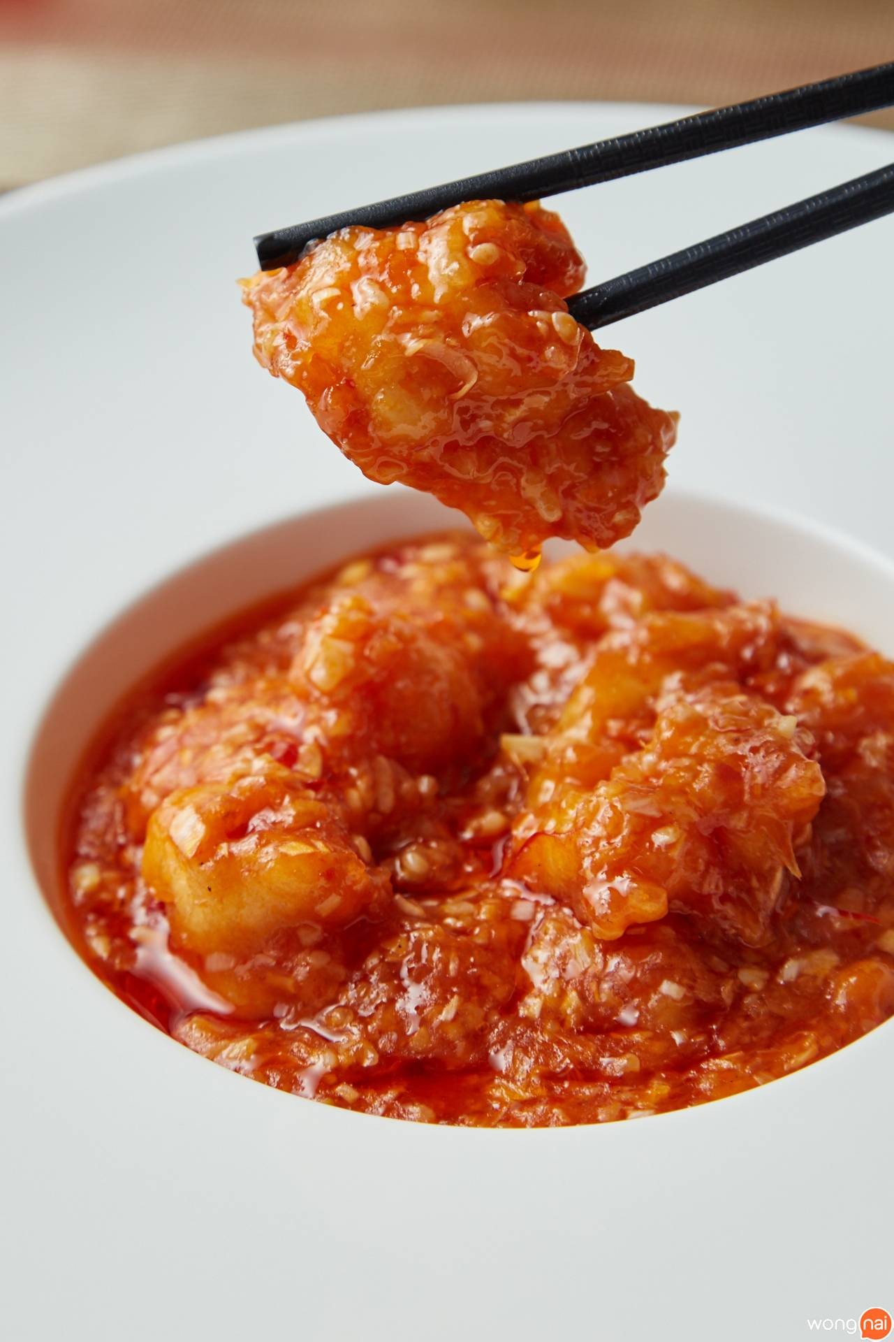 เมนู “Stir Fried Tiger Prawns With Chinese-Style Chilli Sauce” ของร้าน “Miyu Ginza”
