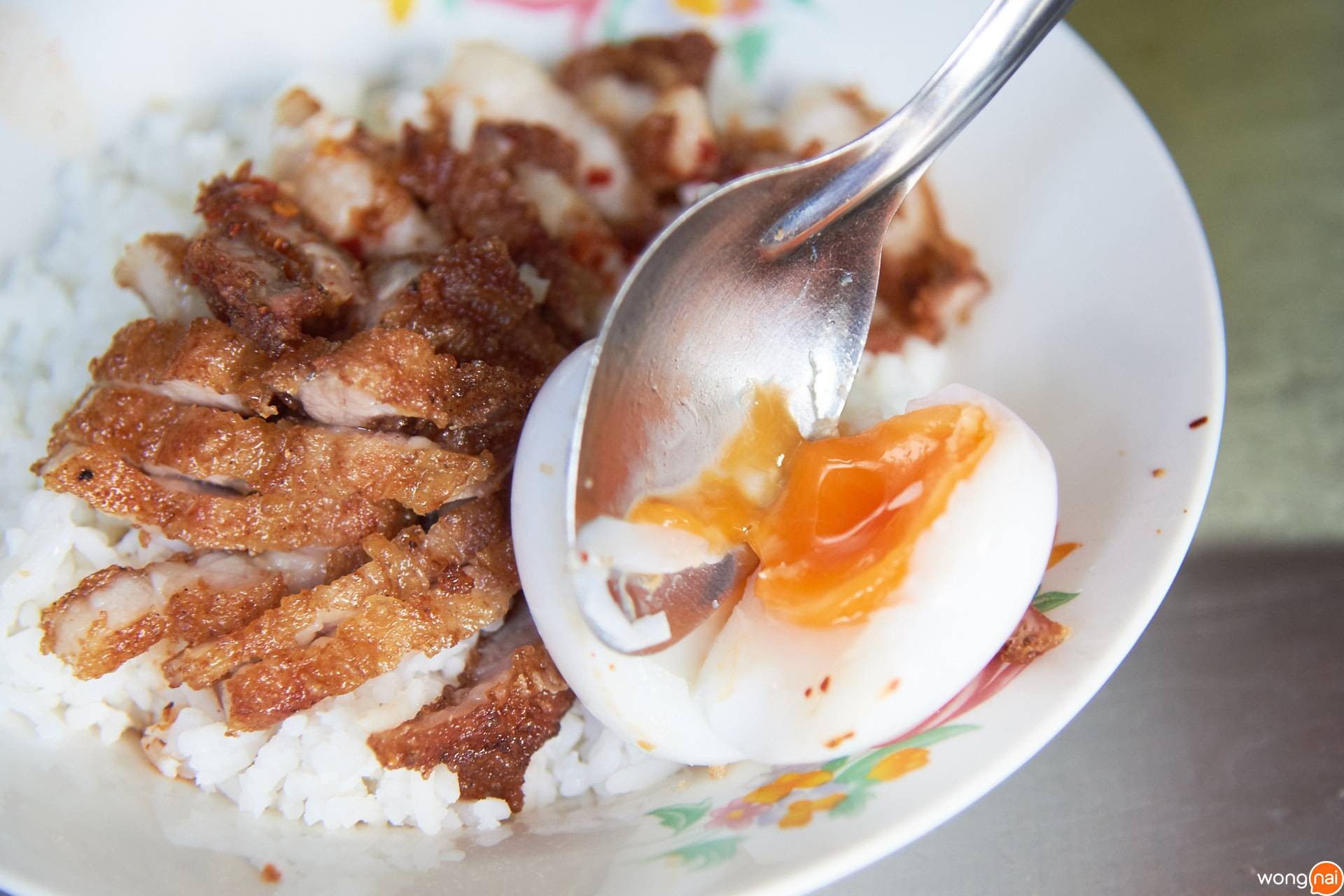 ข้าวหมูทอดของร้านหมูทอด เฮียวงศ์