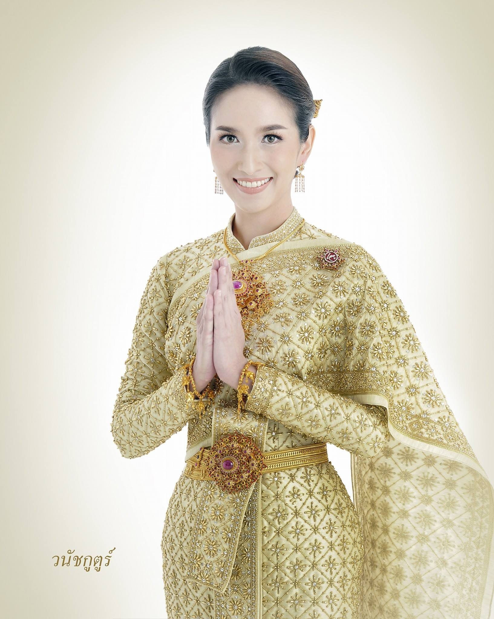 รวม 8 ชุดไทยพระราชนิยมที่อยากแนะนำให้รู้จัก