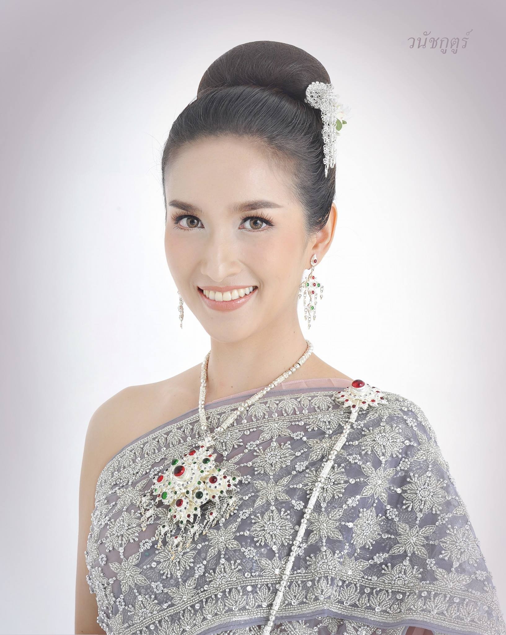 รวม 8 ชุดไทยพระราชนิยมที่อยากแนะนำให้รู้จัก