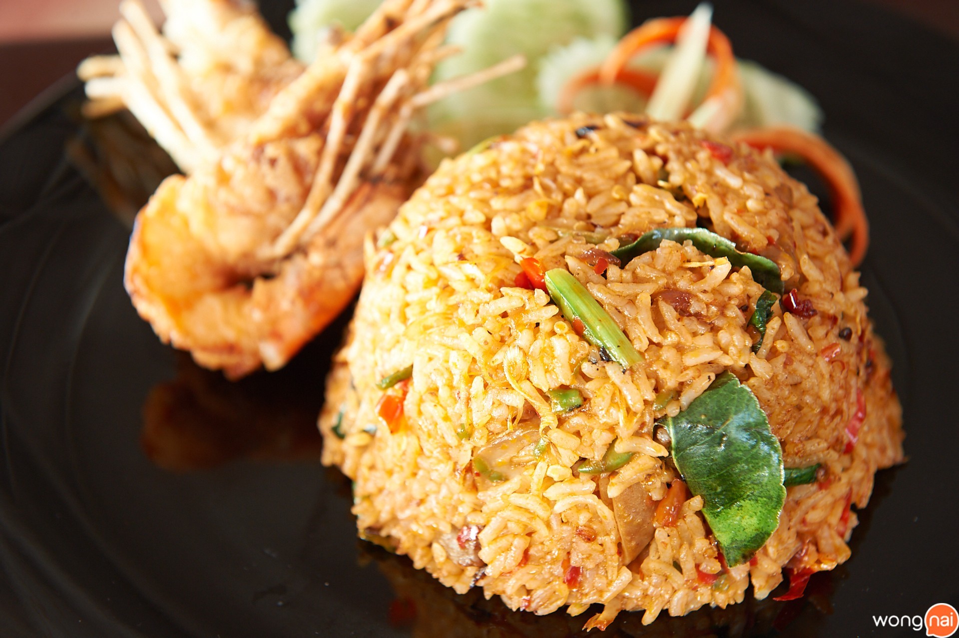 ข้าวผัดต้มยำกุ้งทอด