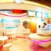 ร้านทั้งร้านครับ  สีสันสบายตา  ดึงดูดความสนใจครับ