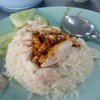 ข้าวมันไก่ตอนประตูน้ำ (เสื้่อชมพู)