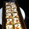 แป้งพายกรอบ ข้างในมีครีมเหลวและคาราเมลรสกาแฟ หวานกลมกล่อม