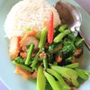 คะน้าหมูกรอบราดข้าว